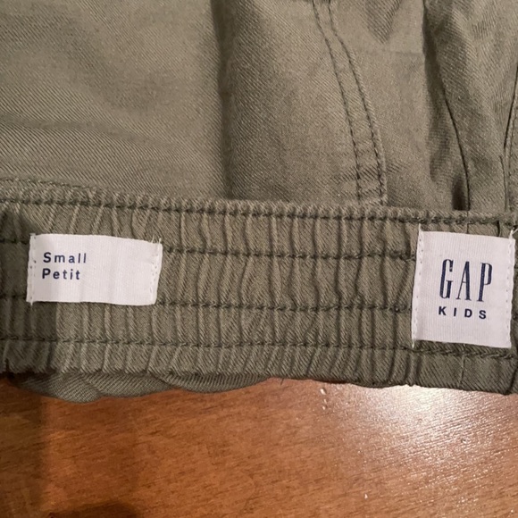 Small khaki shorts for girls - Picture 3 of 3